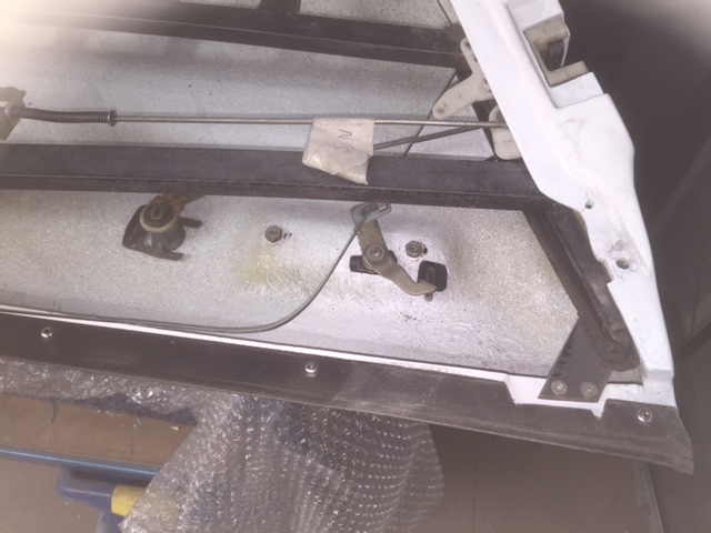 NEAR SIDE DOOR LOCK.JPG